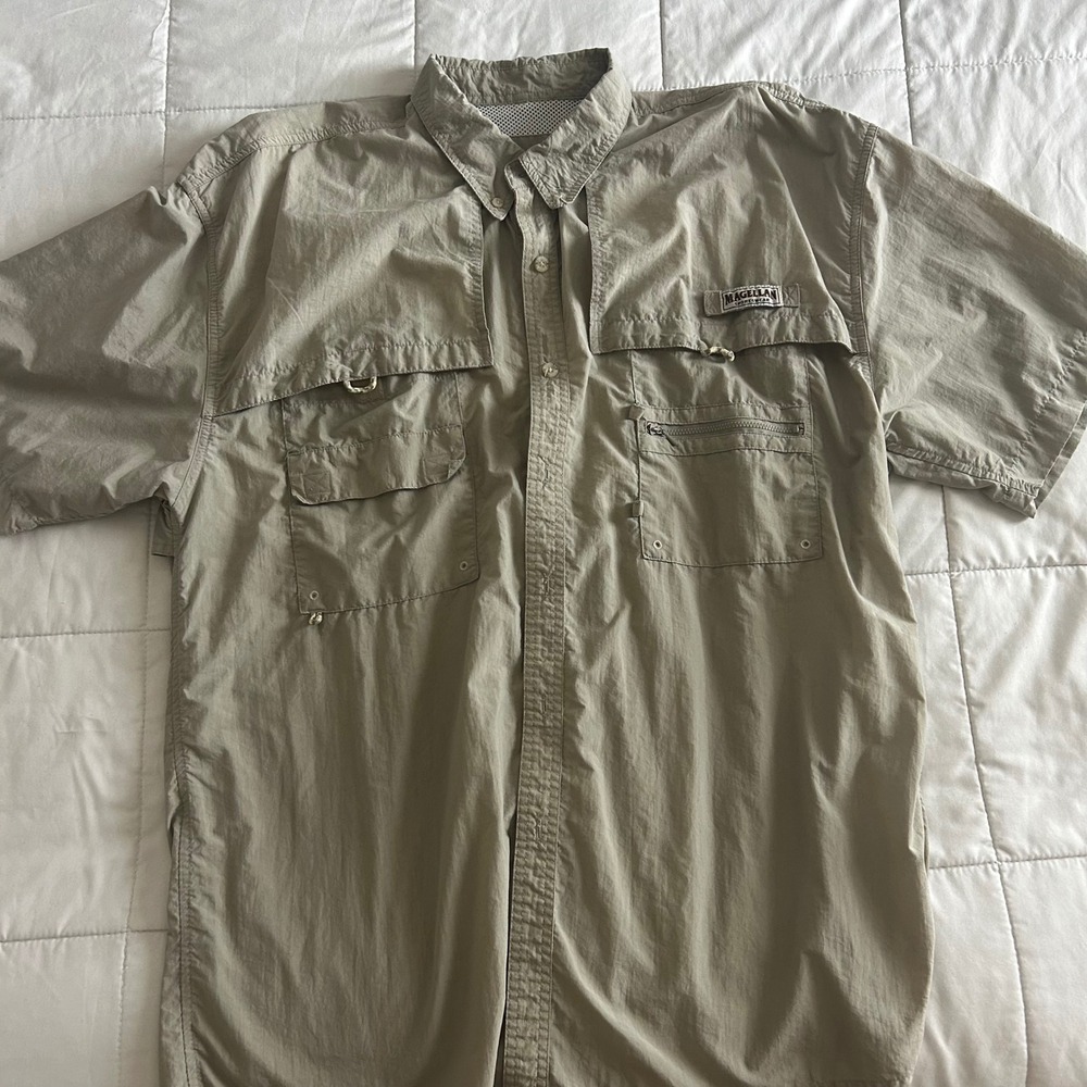Magellan Sportswear Mens XL Khaki Fishing Shirt Short Sleeve Ventilated Pockets